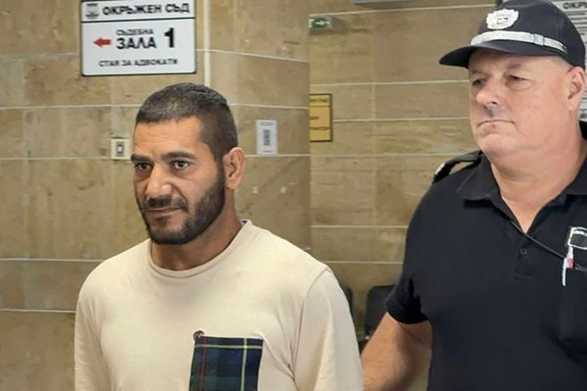 5,5 г. за рецидивиста Васил, обрал с нож казино в Белозем