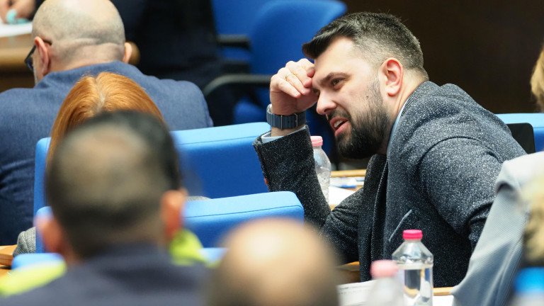 И ГЕРБ се "хванаха за главата" от политическото раздвоение на ПБ 