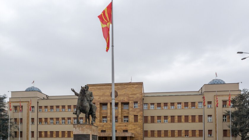 Мицкоски сменя 7 министри