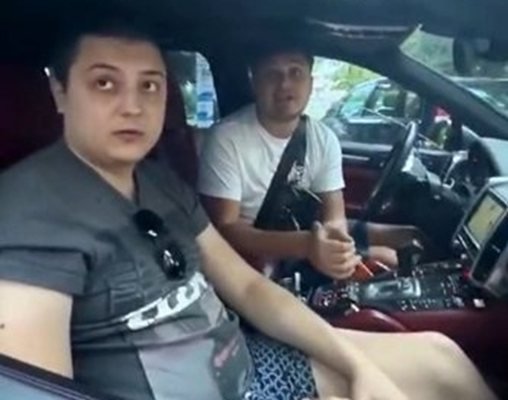 В колата на безумците имало и трети тъпанар, дишащ райски газ!