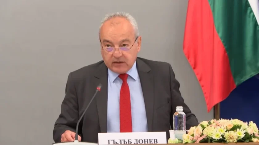 Гълъб Донев увери българите: Няма да пипаме данъци!