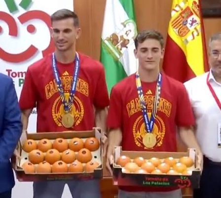 140 кг домати премия за двама испанци