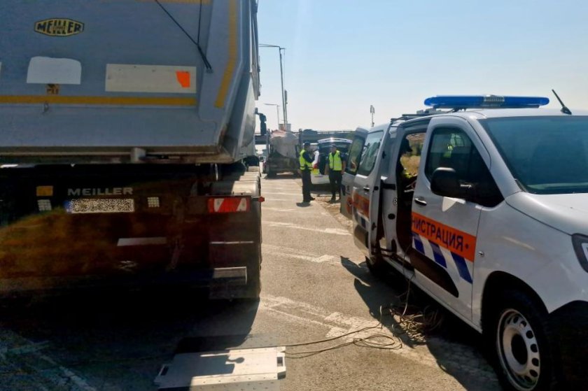 Завишен контрол на движението по автомагистрала &bdquo;Тракия&rdquo; в Сливенско