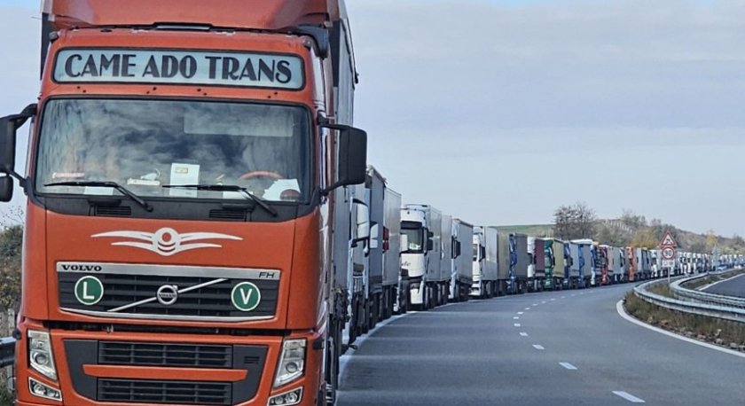 Забраняват движението на тирове над 12 тона по пътя през Кресненското дефиле и "Тракия"