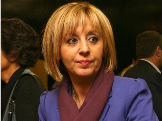 Мая Манолова пак е в играта - свири нов протест