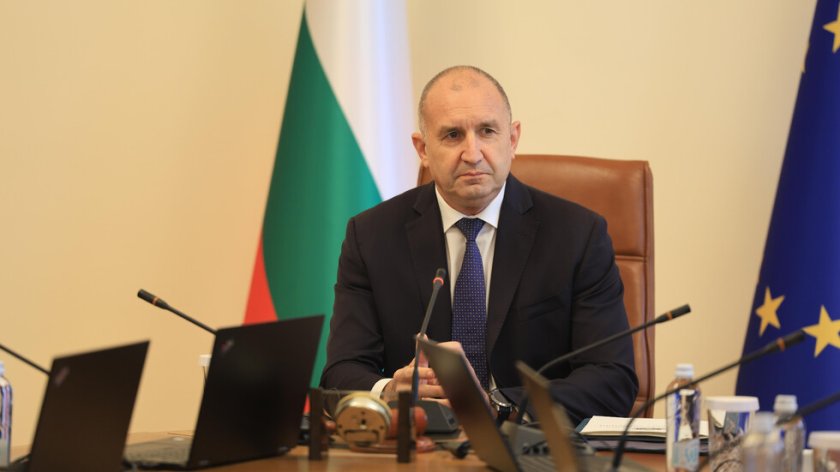 Радев към енергийния министър на САЩ: Важно е да не спира работата на "Лукойл"