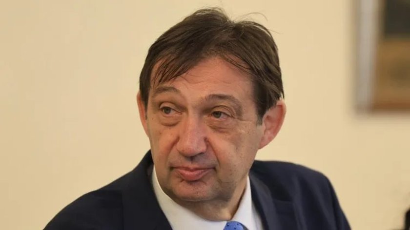 За 90 дни: Шишков е разписал 100 разрешения за строеж