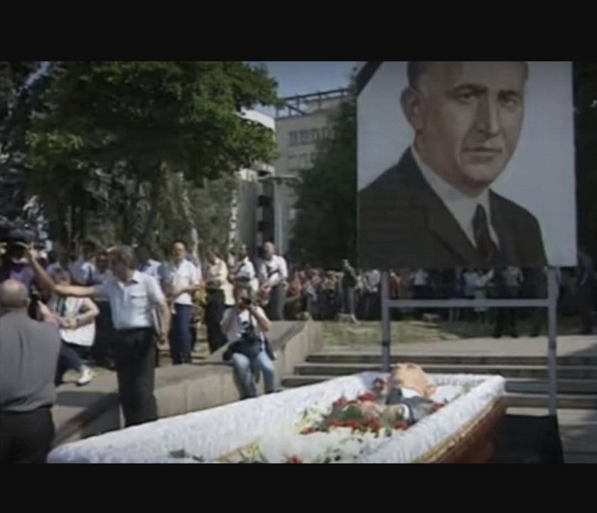 РЕТРО: Вижте как копнаха Бай Тошо на 05 август 1998 г.