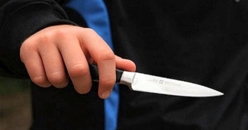 Агресивен мъж заплаши с нож свои познати в Кюстендил