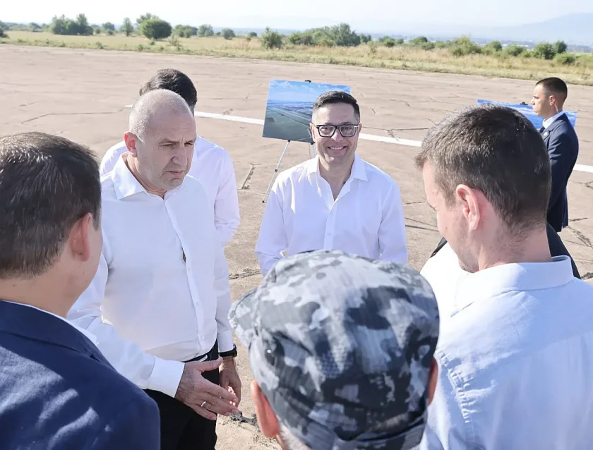 Позлатяват забравено летище до София