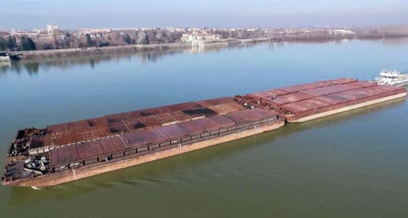 Два кораба заседнаха в Дунав за ден