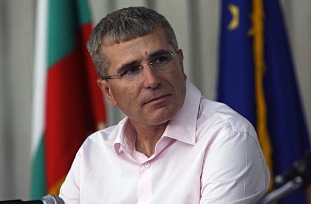 Ковачки съди Кирил Добрев, обиден, че е наречен “бизнесмен от Сейшелите”
