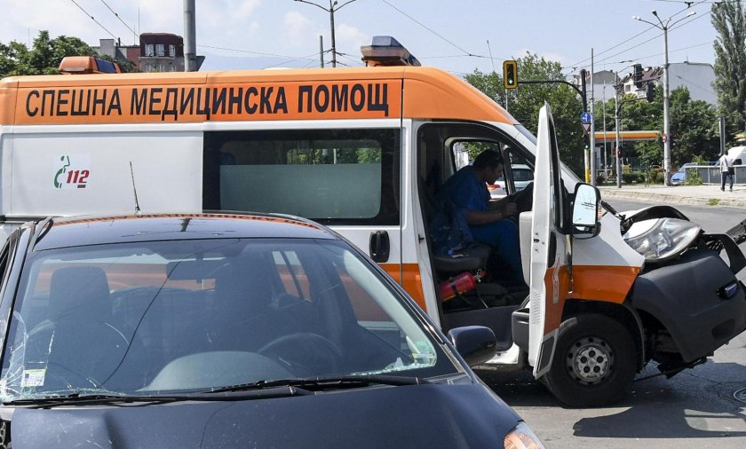 Линейка се преобърна заради отнето предимство във Видин