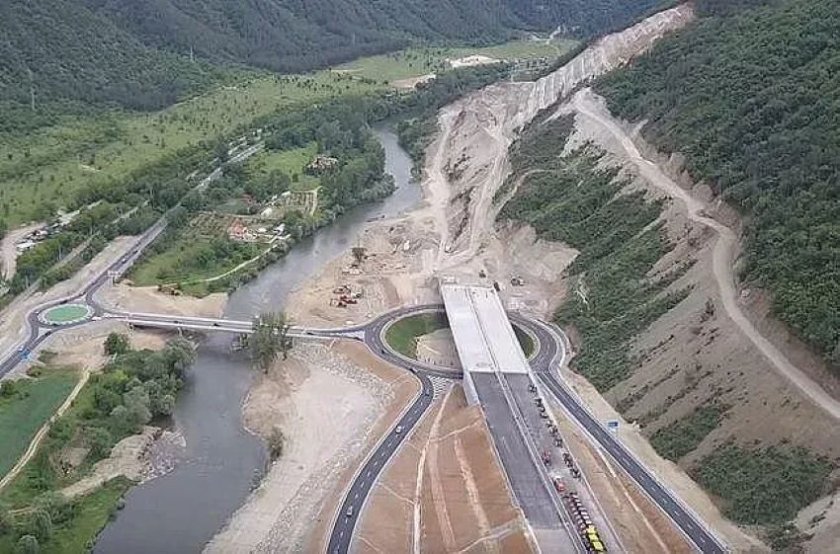 Край на тапите в Кресна! Обходният път е готов на 35%