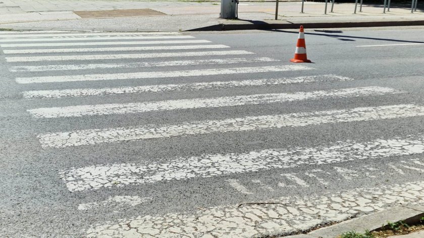 Шофьор на автобус блъсна майка с дете на пешеходна пътека в Свети Влас