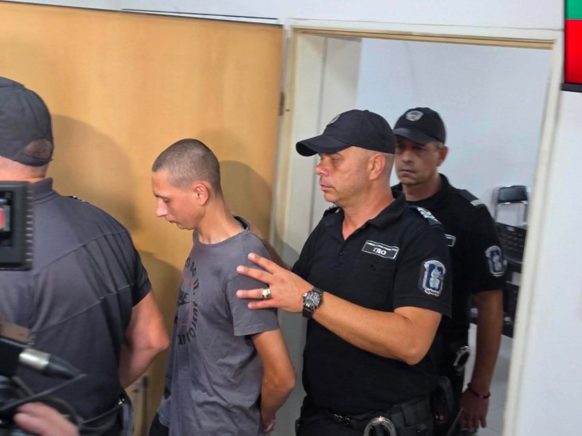 Съдът пусна под гаранция и надзор двамата тийнейджъри, обвинени за побой над непалци в Пловдив