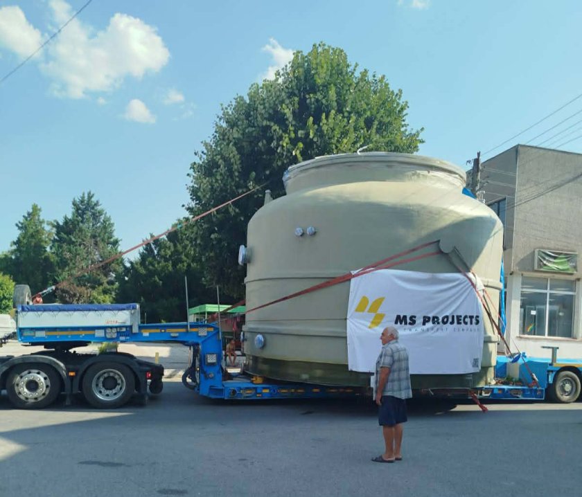 Само в Lupa.bg: Свръхтежки камиони от Румъния взеха акъла на хората в Ботевградско (СНИМКИ)