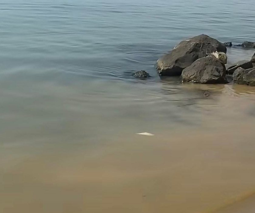 Първо в Lupa.bg: Спука се обходна тръба в Свети Влас, хората негодуват