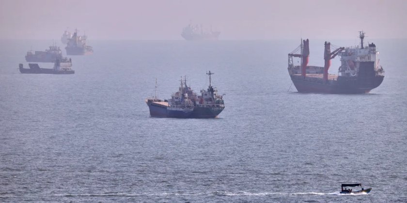 Два кораба с над 200 пътници са се сблъскали в Йонийско море