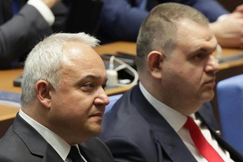 Пак дъвчат полетите на Пеевски, Демерджиев размаха пръст на прокуратурата