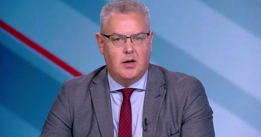 Бившият шеф на ЦИК се опасява: Много възрастни хора ще се откажат да гласуват заради машините