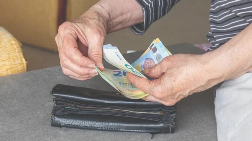 Запорираха 6203 пенсии заради дългове
