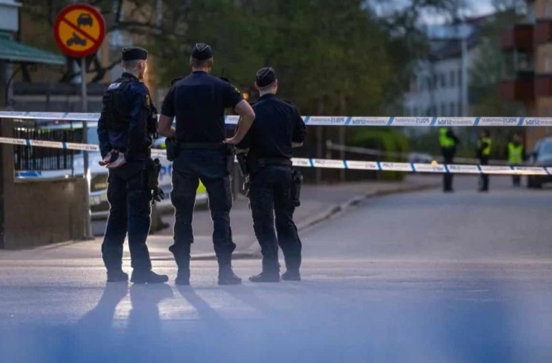 Кошмар в гимназия в Швеция: Психопат нападна ученици с меч, рани няколко от тях