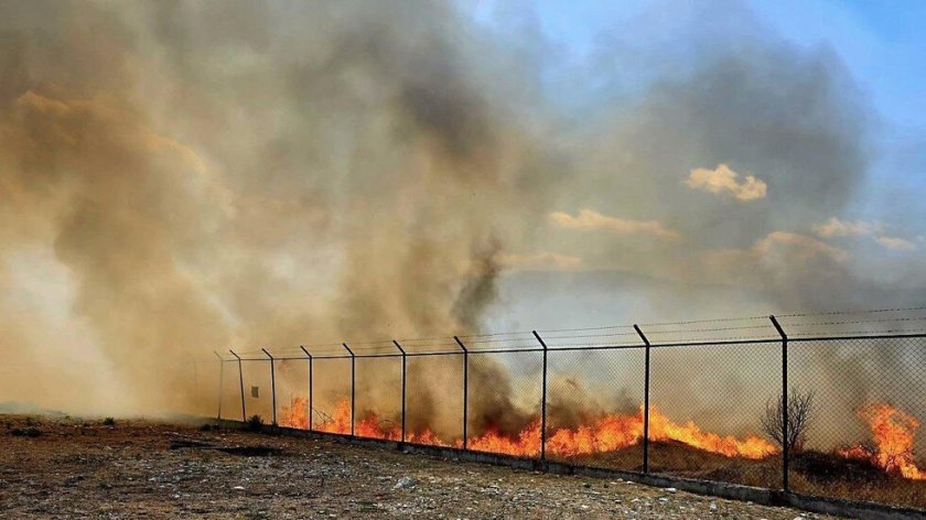 Голям пожар пламна в индустриалната зона в Асеновград