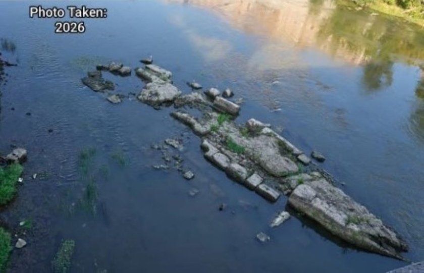 Сушата разкри останките от моста на Нерон на дъното на река Тибър