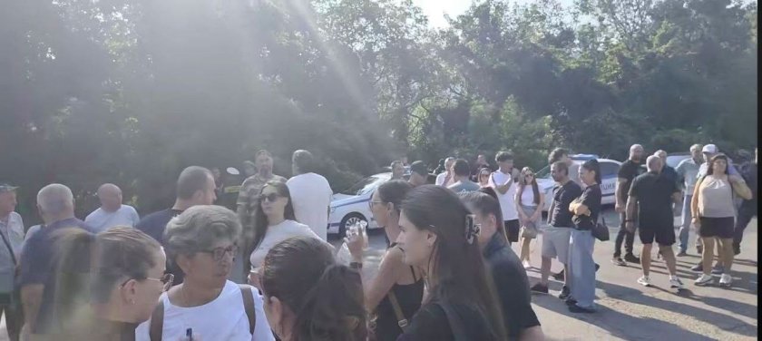Във Владая излязоха на протест заради жена, загинала в катастрофа