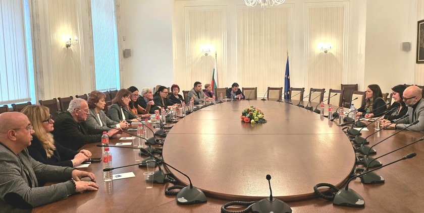 ЦИК закова правилата за регистрация на партиите за президентския вот 