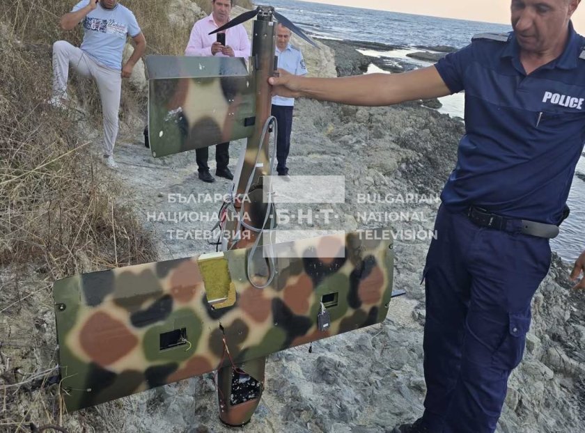 МО: Разузнавателният дрон в морето край Царево е електрически