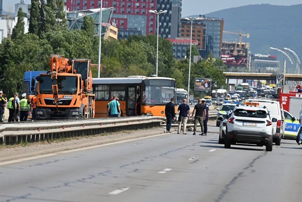 Над 40 автобуса-убийци ни возят из София!