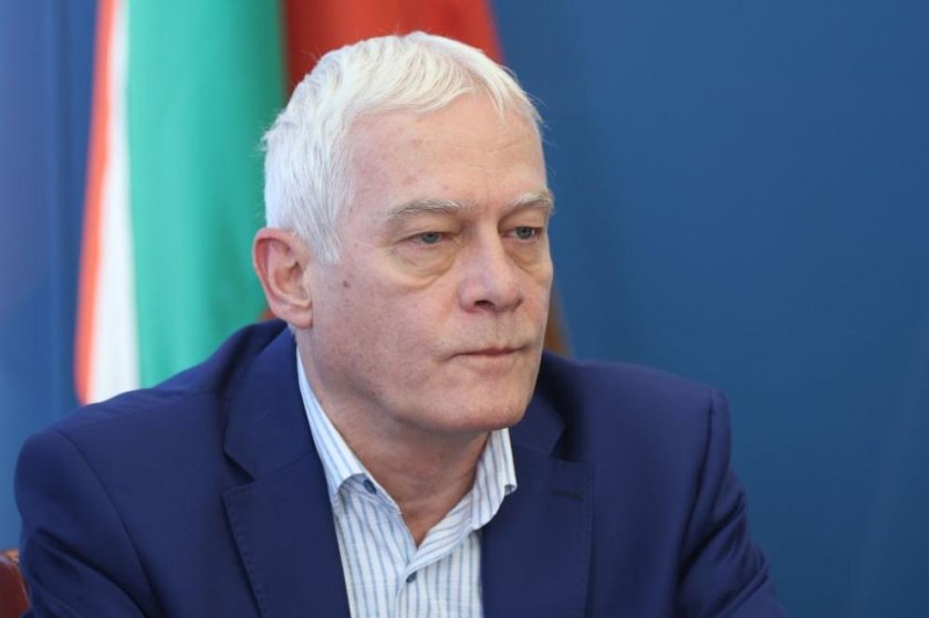 Смениха Петко Салчев като представител на държавата в надзора на НЗОК