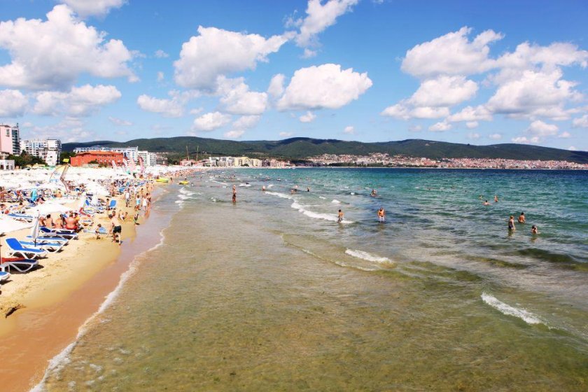 Прекрасно и слънчево по морето, задават се бури и гръмотевици от запад