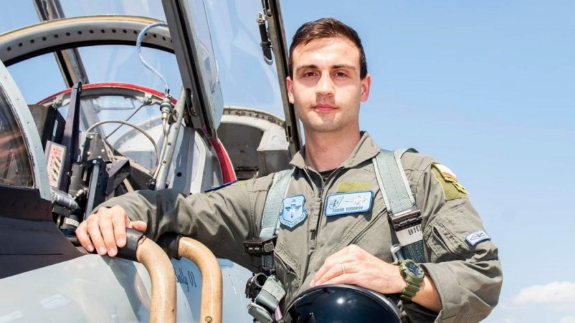 Военните летци - с добавки към заплатите, пилоти с над 500 евро отгоре