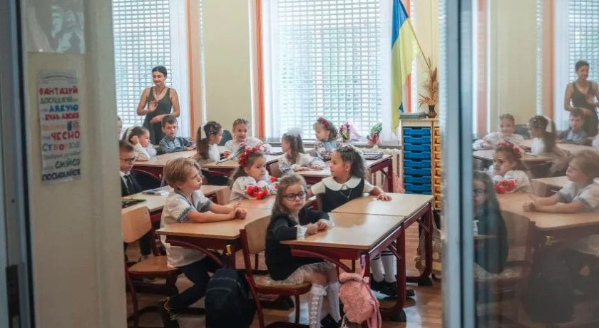 Руски удари по складове на издателства оставиха децата в Украйна без учебници