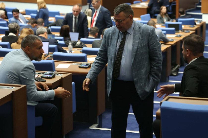 Парламентът задължи крипто доставчиците да се отчитат на НАП 