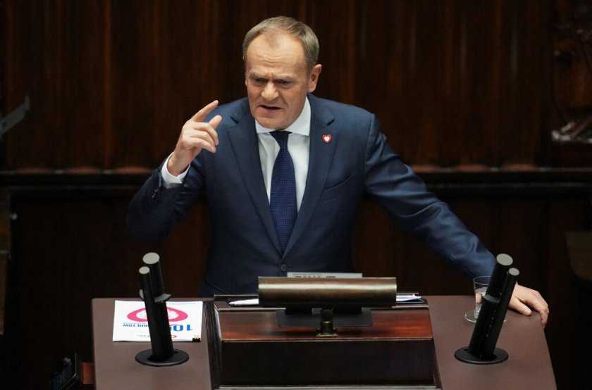 Туск: Само идиотите могат да се радват на триумфа на АзГ