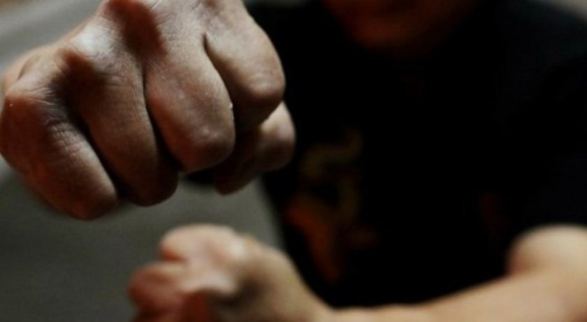 Полицай е нападнат при опит да разтърве съседи в село Черни връх