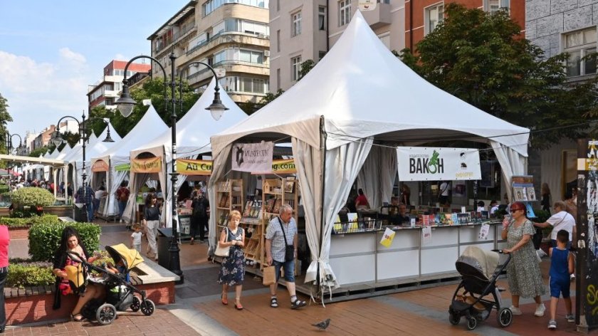 &bdquo;Алея на книгата&ldquo; започва в София