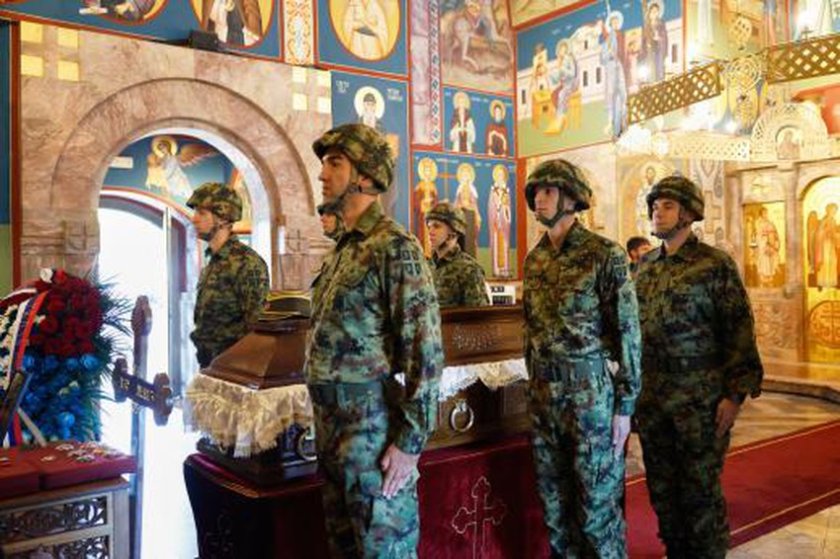 Ратко Младич бе погребан в Белград на церемония с държавни и военни почести