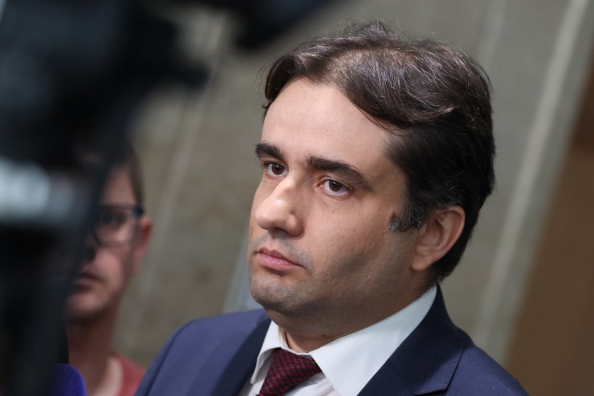 Божанов хвали Гюров и удря по имиджа на Йотова