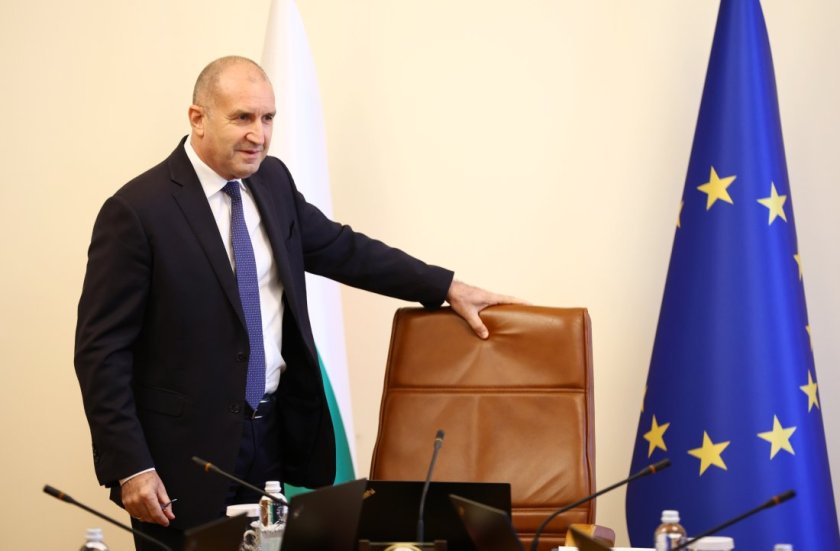 Радев води трима министри в Пловдив