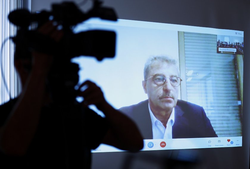 Цветан Василев съди прокуратурата за 100 000 евро
