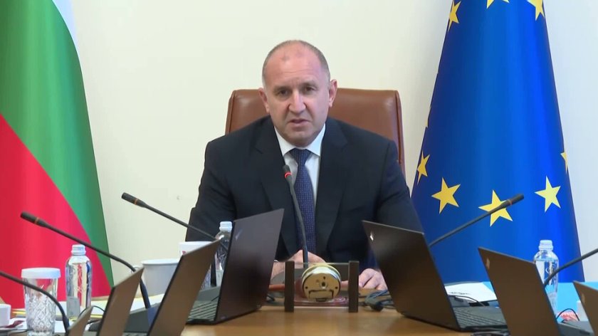 Радев свиква срещи за горивата и Съвета по сигурността 