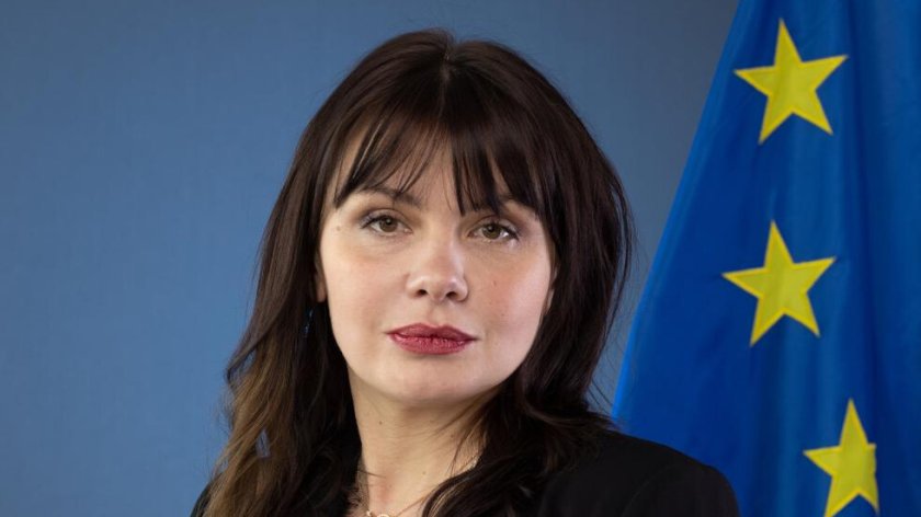 Намърда се: Върнаха Теодора Георгиева в Административен съд - София град
