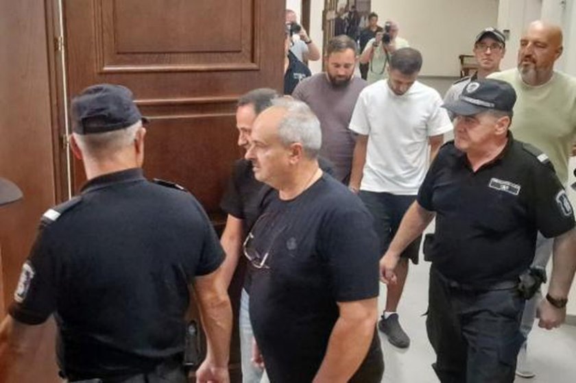 Решават дали да оставят в ареста задържаните при мащабната акция на ГДБОП, сред тях и митничари