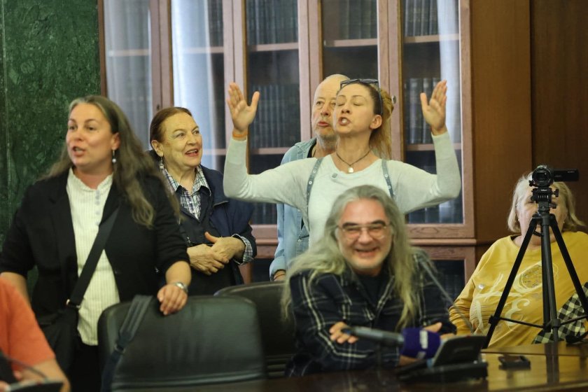 Майката на Николай Златков след брифинга за &bdquo;Петрохан": Представиха ни свободно съчинение