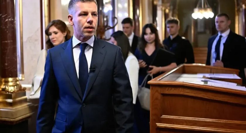 Унгария отменя забраната за осиновяване от гей двойки